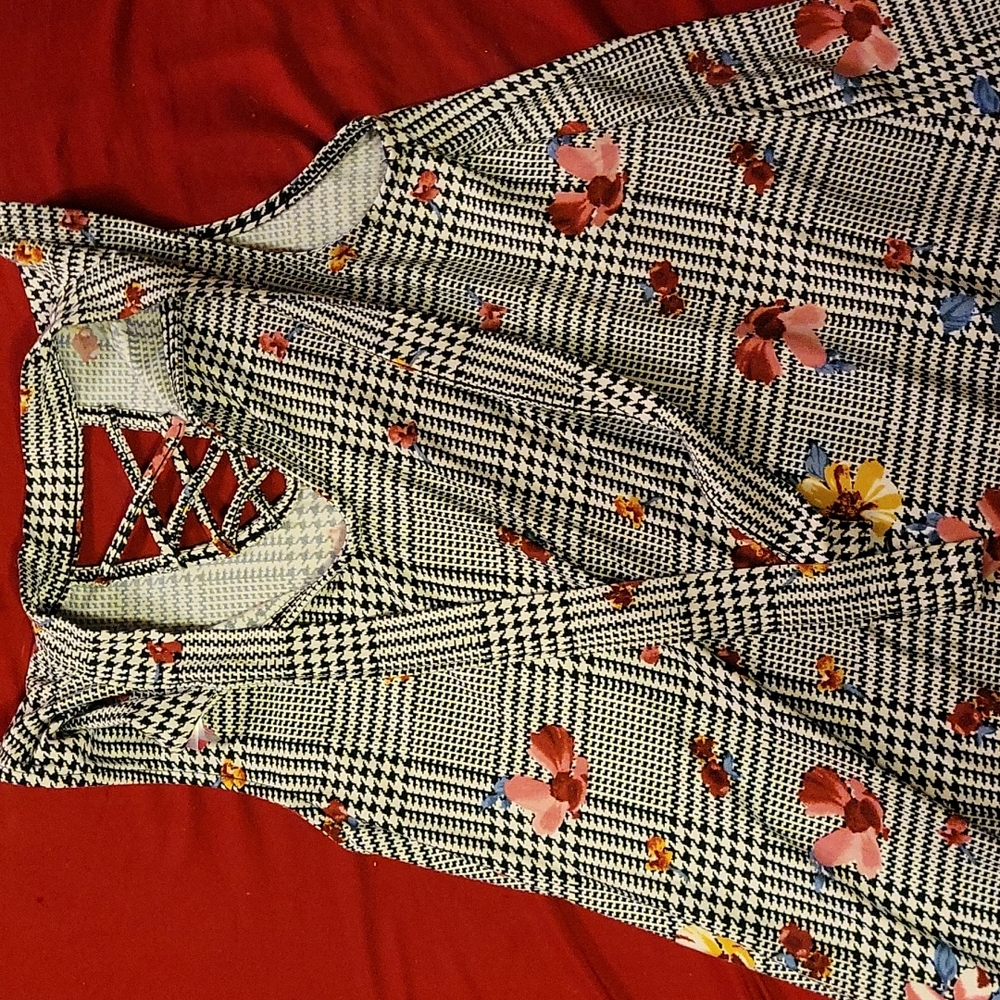 Dress - Picture 3 of 3